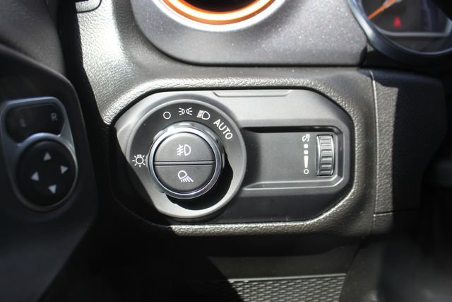 Used 2023 Jeep Gladiator Mojave w/ LED Lighting Group AWD/4WD image 17