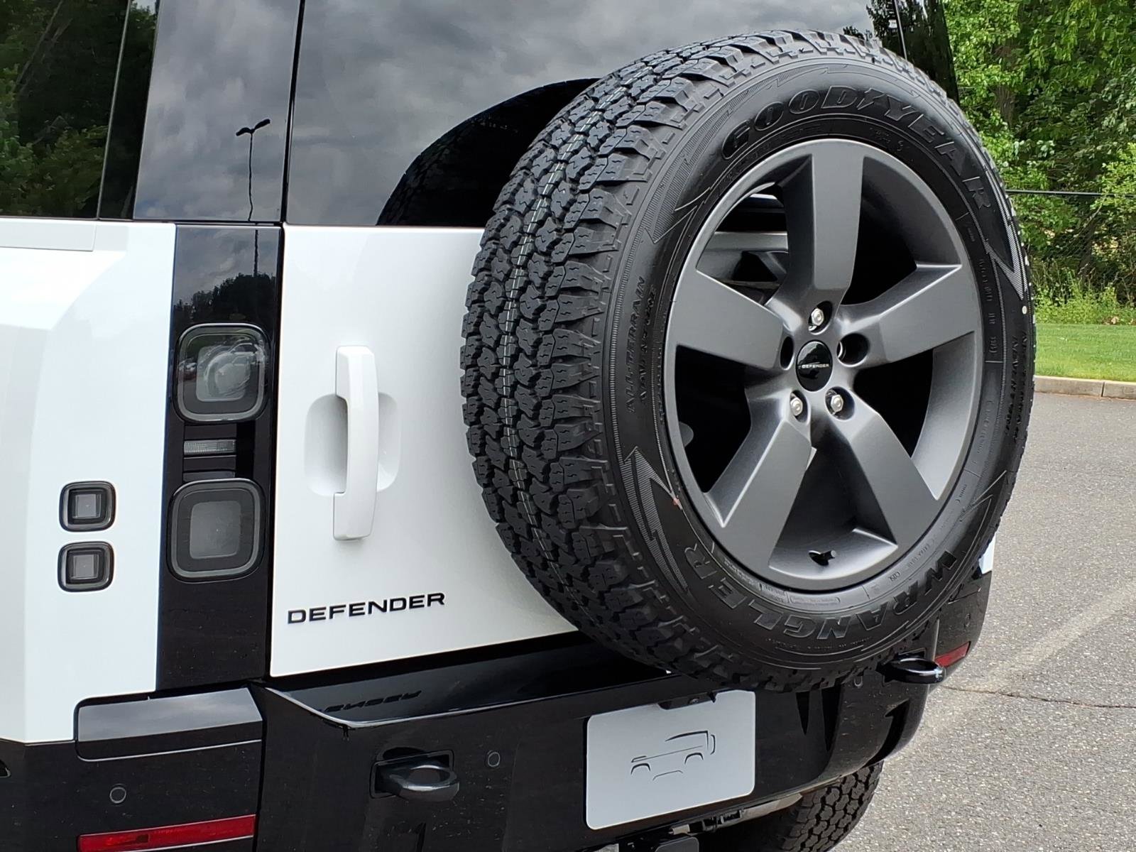 New 2026 Land Rover Defender 110 X-Dynamic SE AWD/4WD image 19