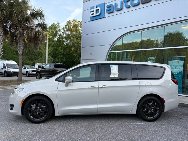 Used 2019 Chrysler Pacifica Touring Plus FWD image 2