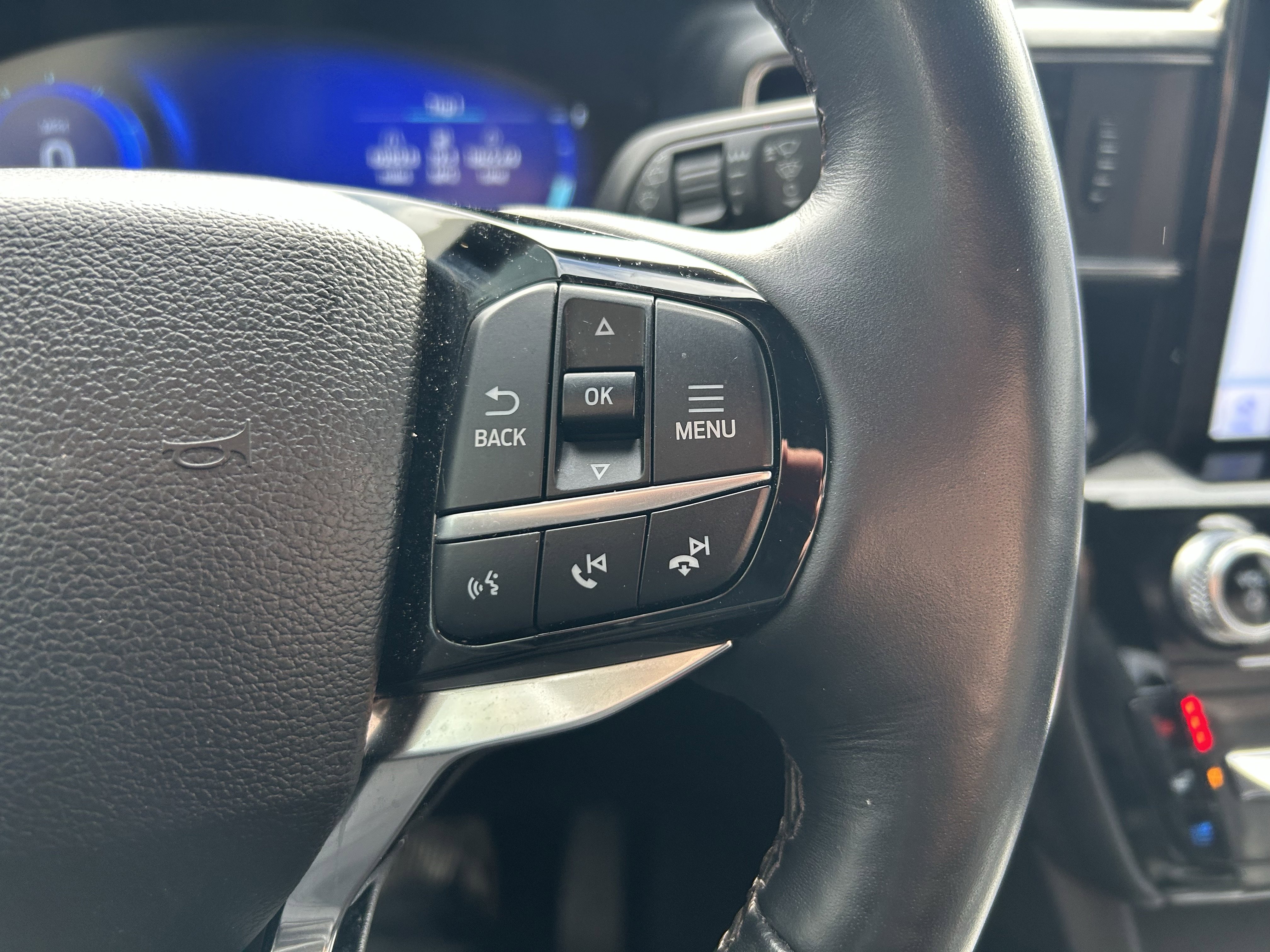 Used 2022 Ford Explorer Platinum w/ Equipment Group 601A image 17