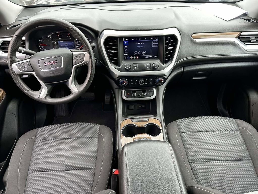 Used 2023 GMC Acadia SLE image 18