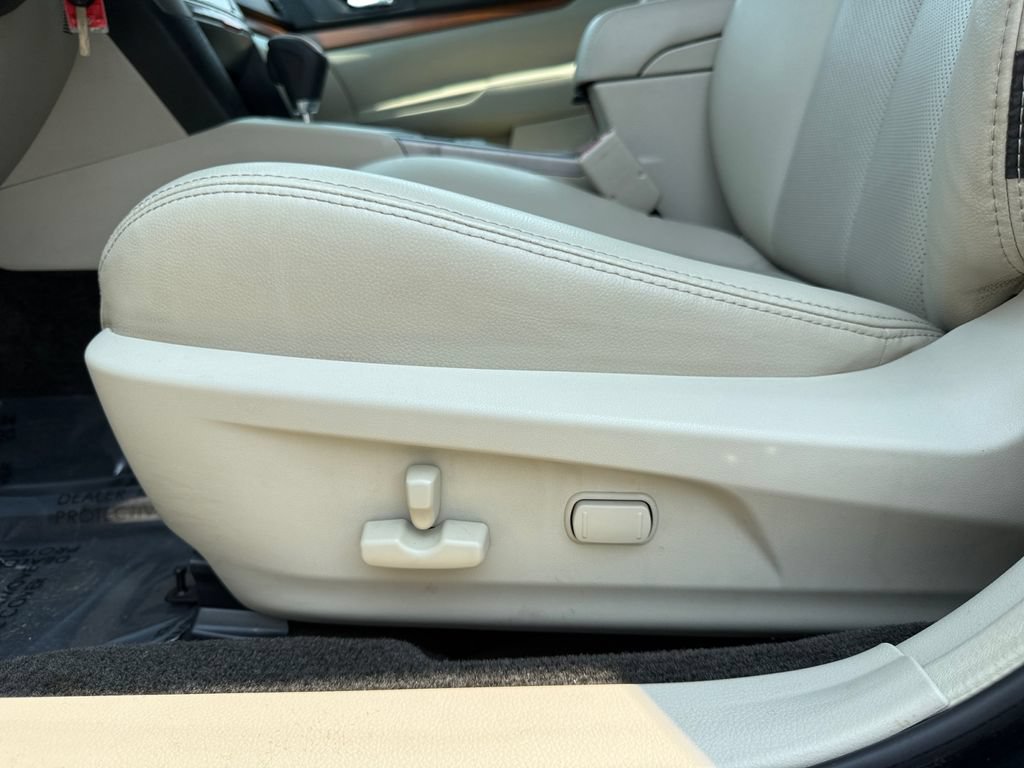 Used 2013 Subaru Outback 2.5i Limited w/ Moonroof Pkg AWD/4WD image 8