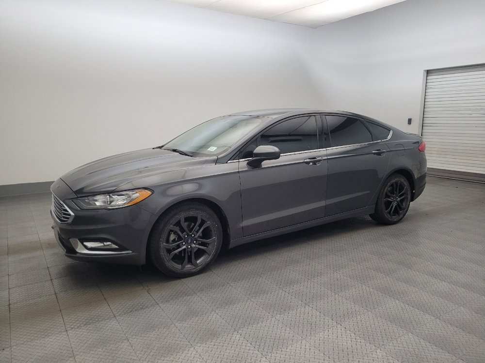 Used 2018 Ford Fusion SE w/ Equipment Group 201A FWD image 2