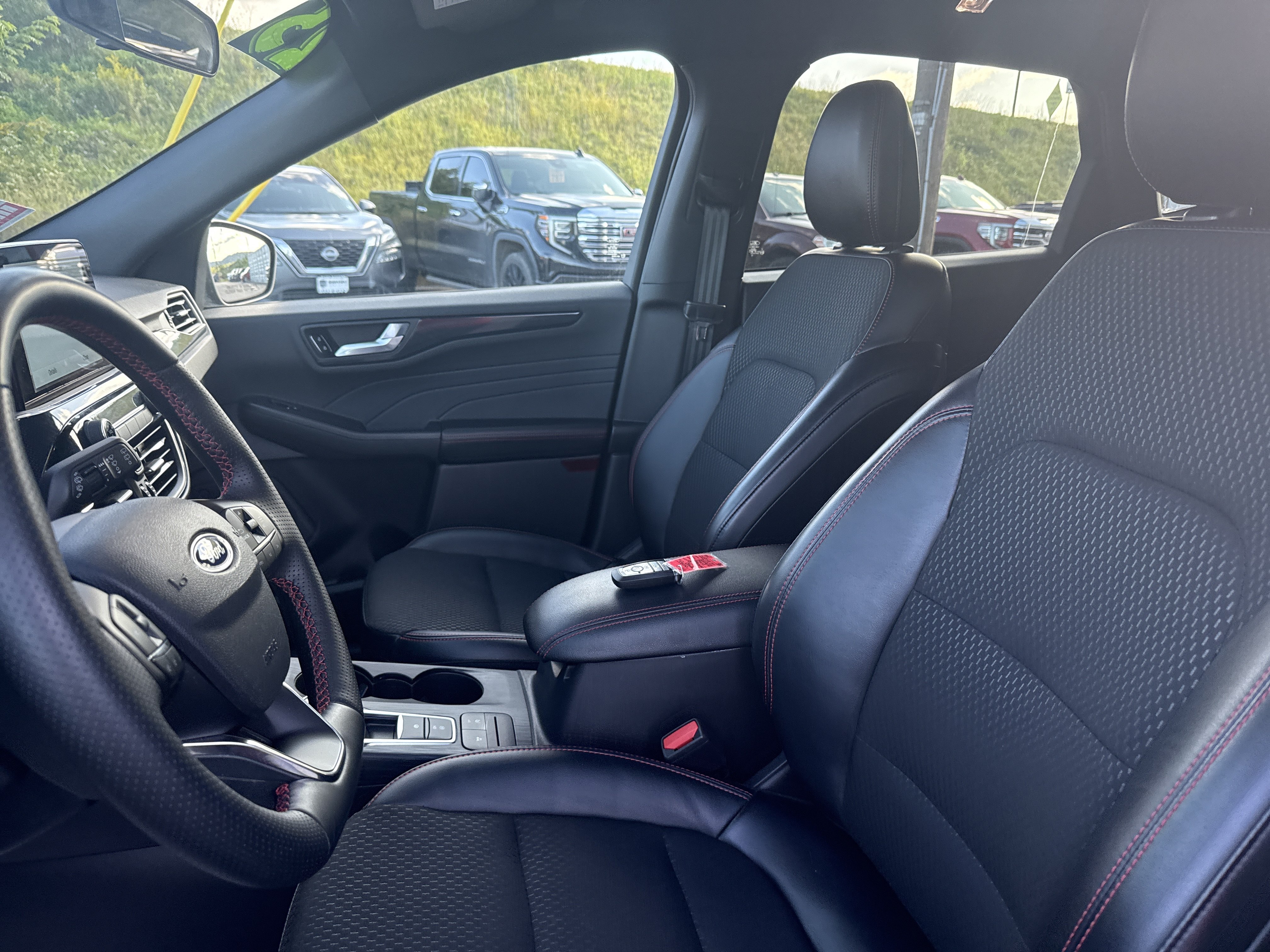 Used 2025 Ford Escape ST-Line Select AWD/4WD image 12