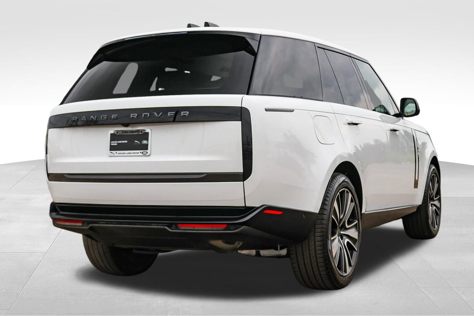 New 2026 Land Rover Range Rover SE image 5