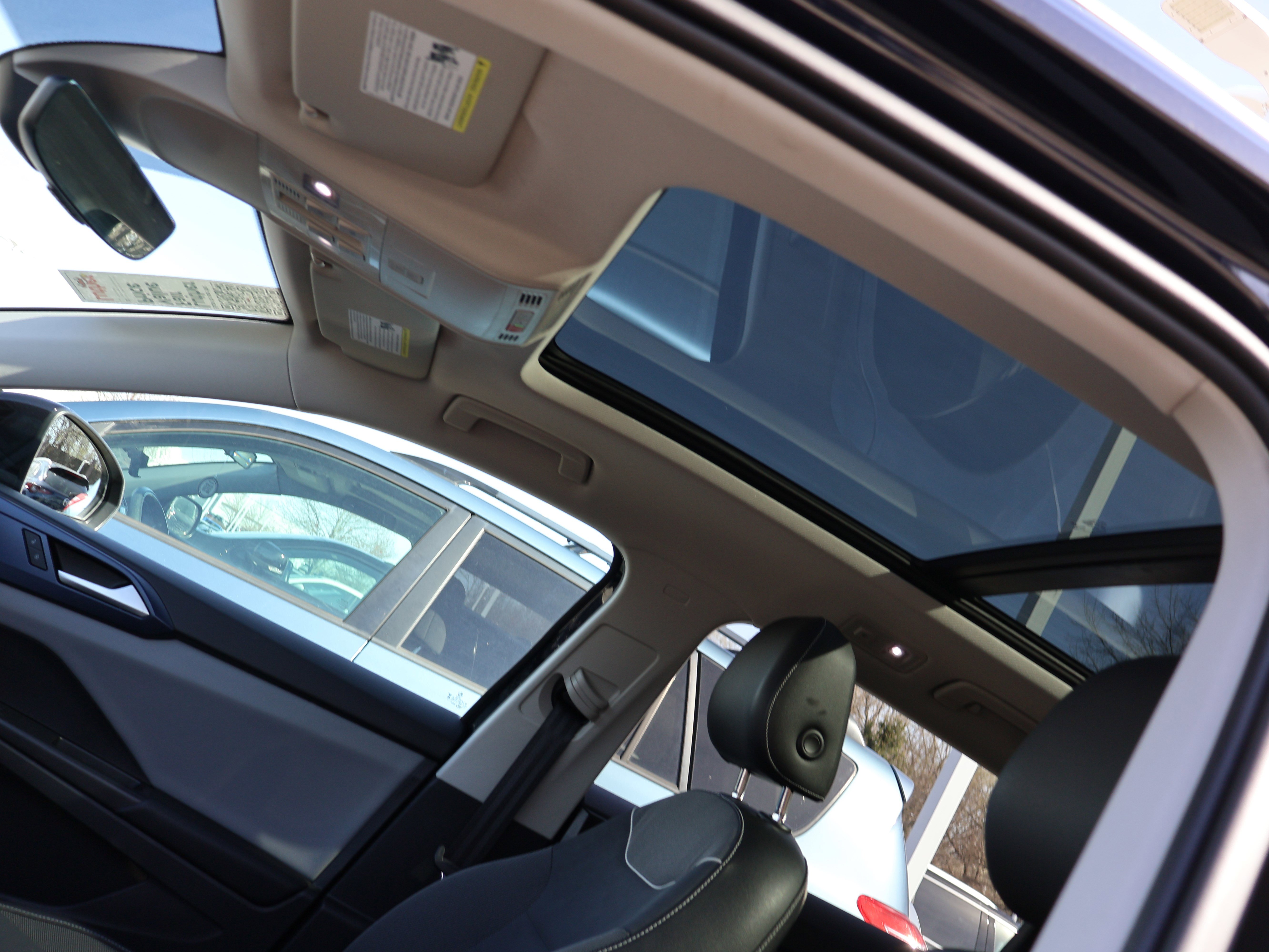 Used 2023 Volkswagen Taos SE w/ Panoramic Sunroof Package AWD/4WD image 41