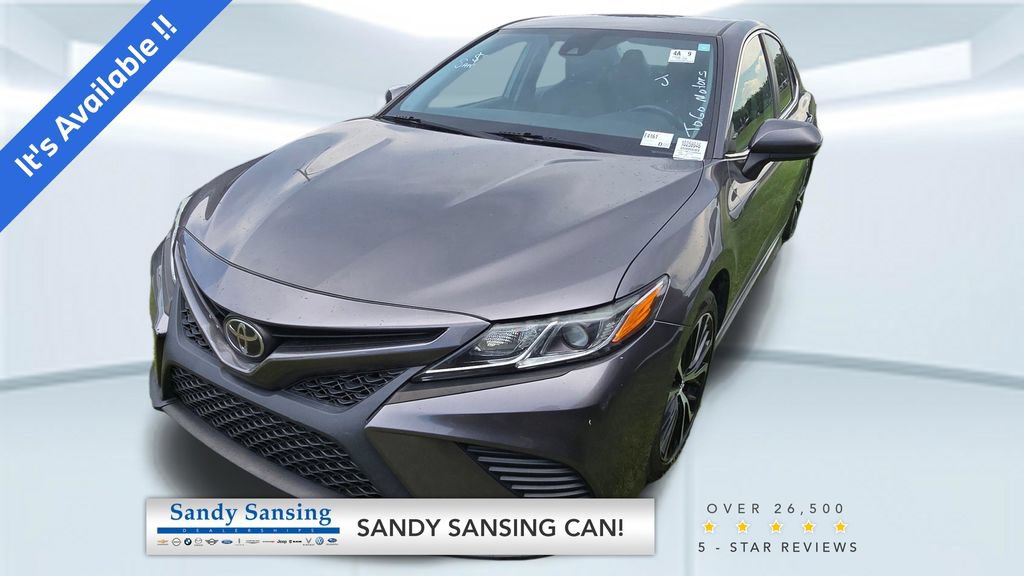 Used 2020 Toyota Camry SE w/ Carpet Mat Package FWD image 1
