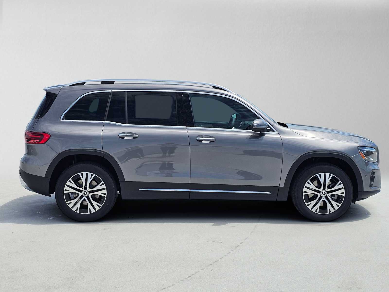 New 2026 Mercedes-Benz GLB 250 image 2
