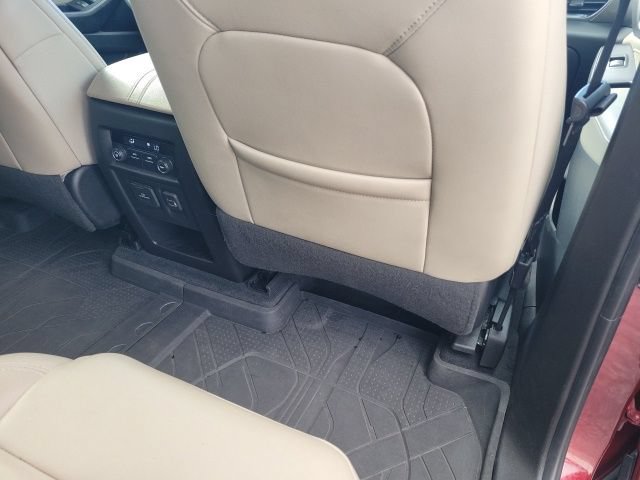 Used 2022 Chevrolet Traverse LT w/ LT Premium Package AWD/4WD image 35