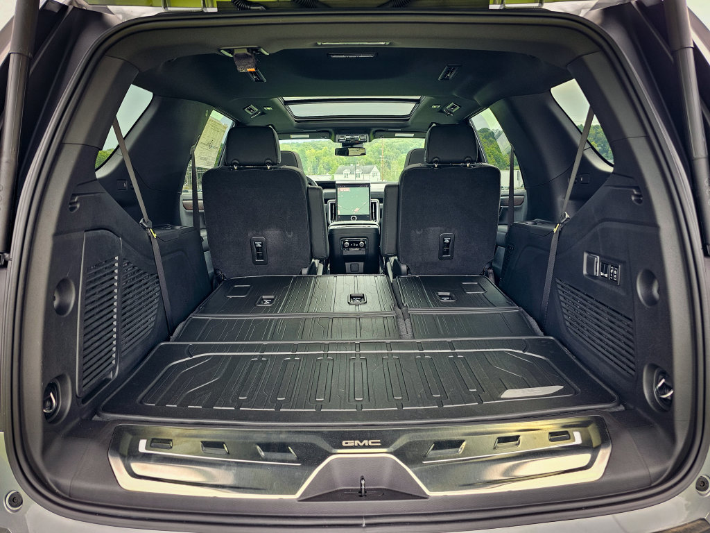 New 2026 GMC Yukon Denali w/ Sun & Power Step Package AWD/4WD image 45