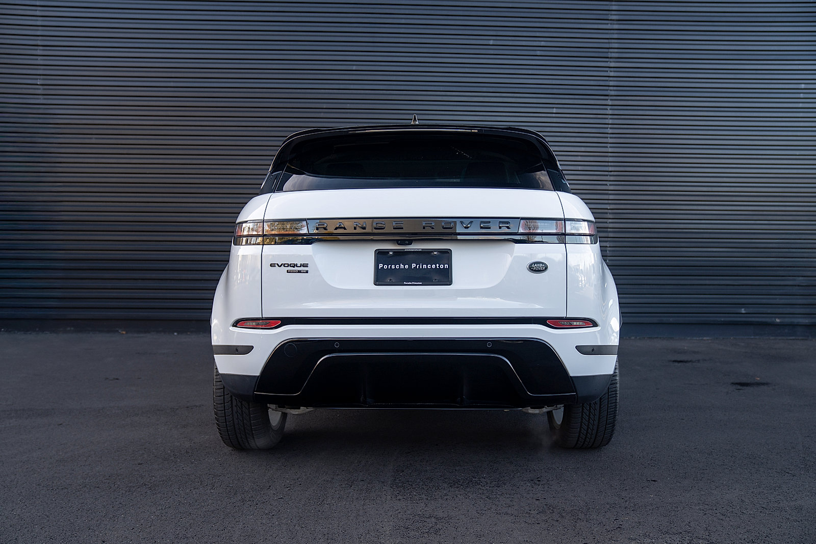 Used 2020 Land Rover Range Rover Evoque SE image 28