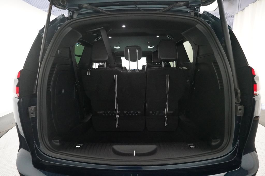 Used 2023 Chrysler Pacifica Touring-L w/ S Appearance Package image 10