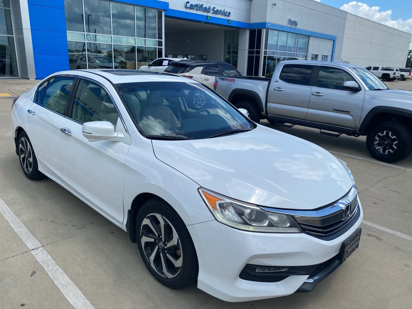 Used 2017 Honda Accord EX-L image 3