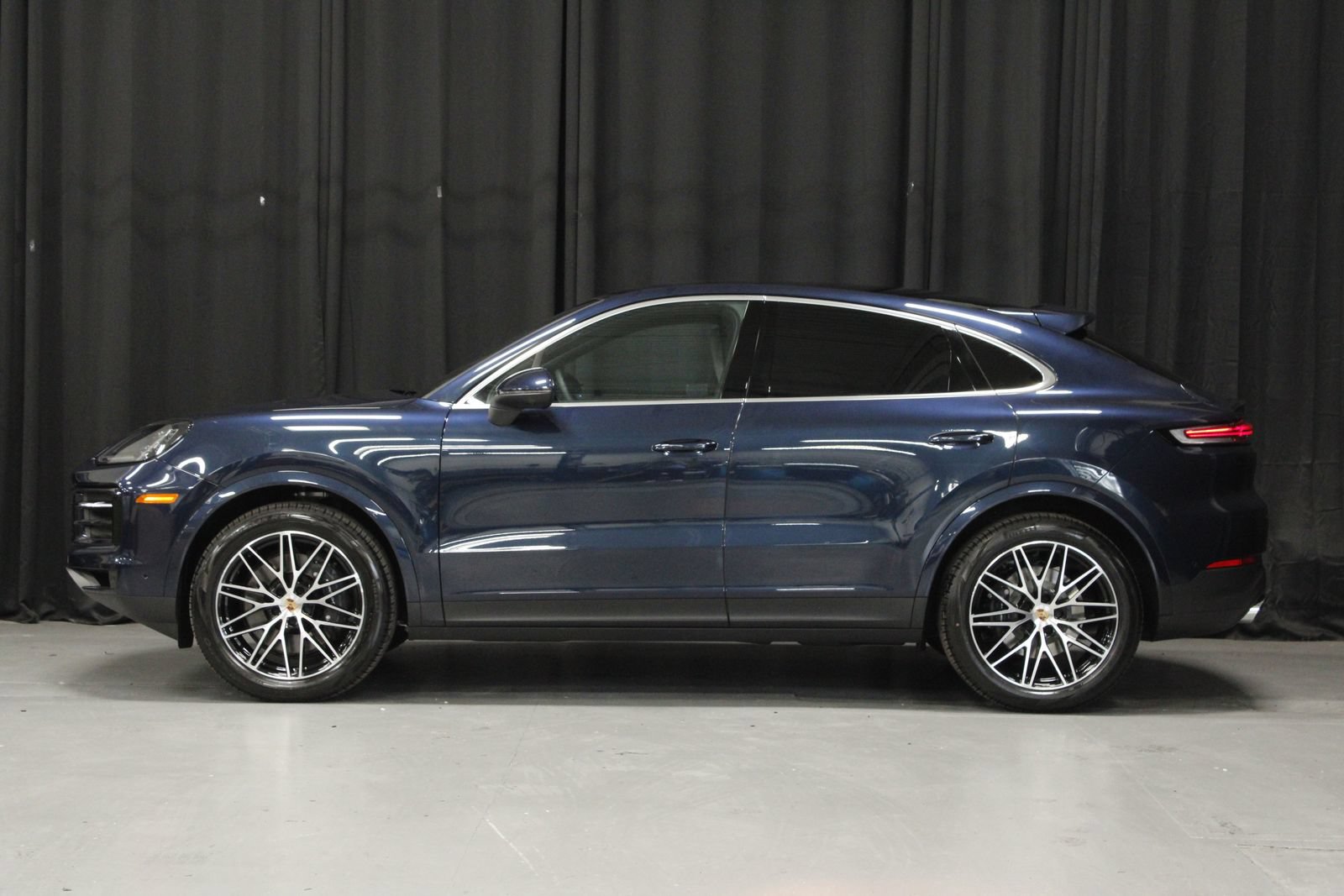 New 2026 Porsche Cayenne Coupe AWD/4WD image 2
