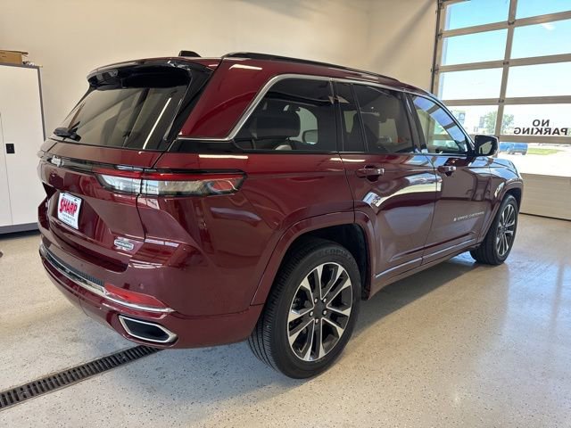 Used 2024 Jeep Grand Cherokee Overland w/ Luxury Tech Group IV AWD/4WD image 10