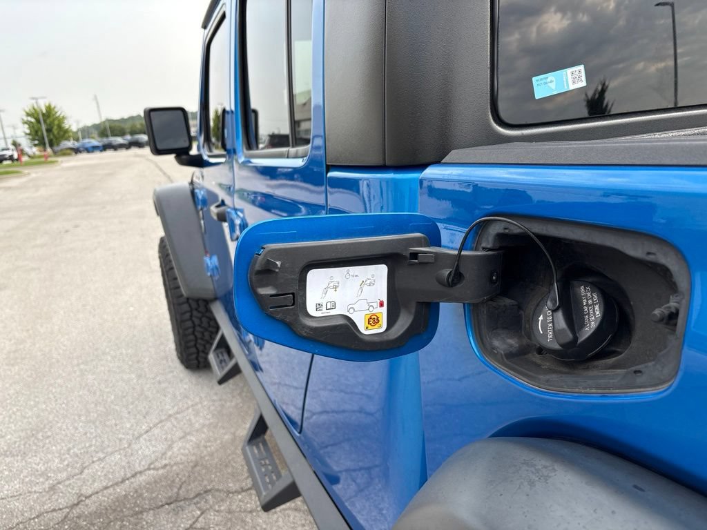 Used 2021 Jeep Gladiator Rubicon AWD/4WD image 10