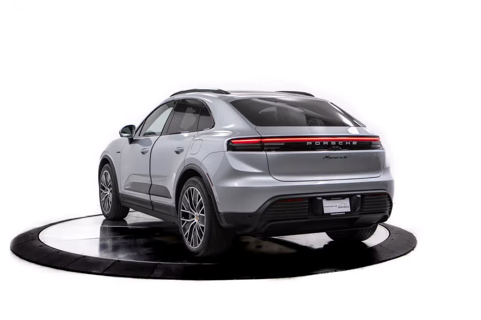 Certified 2026 Porsche Macan 4S Electric AWD/4WD image 3