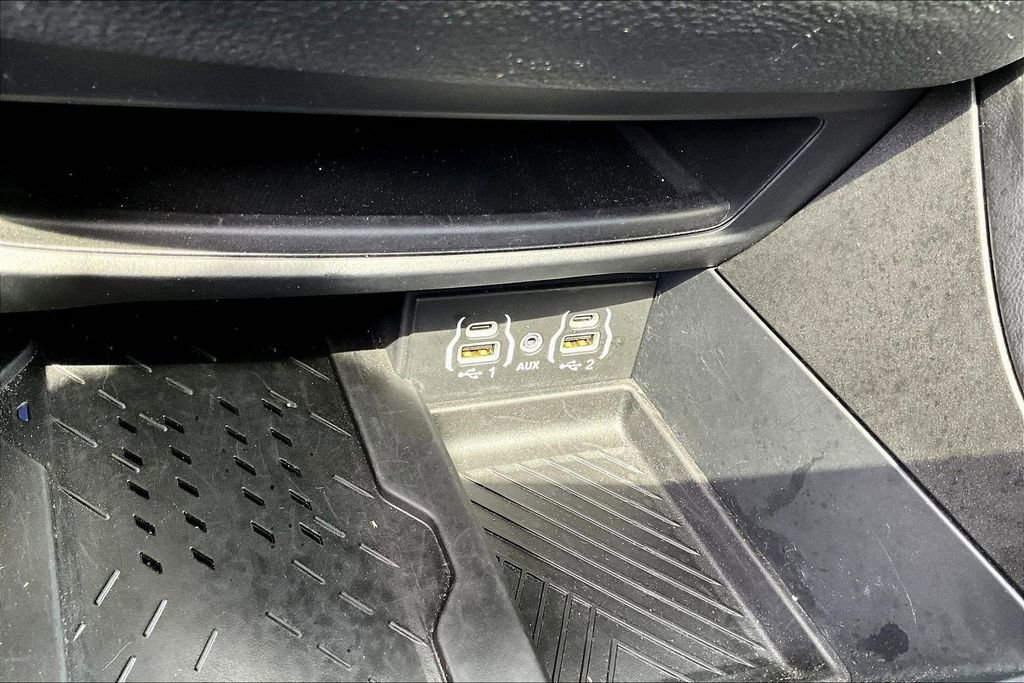 Used 2025 Chrysler Pacifica Limited image 18