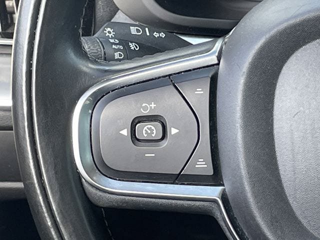 Used 2019 Volvo XC60 T5 Momentum w/ Protection Package Premier FWD image 13