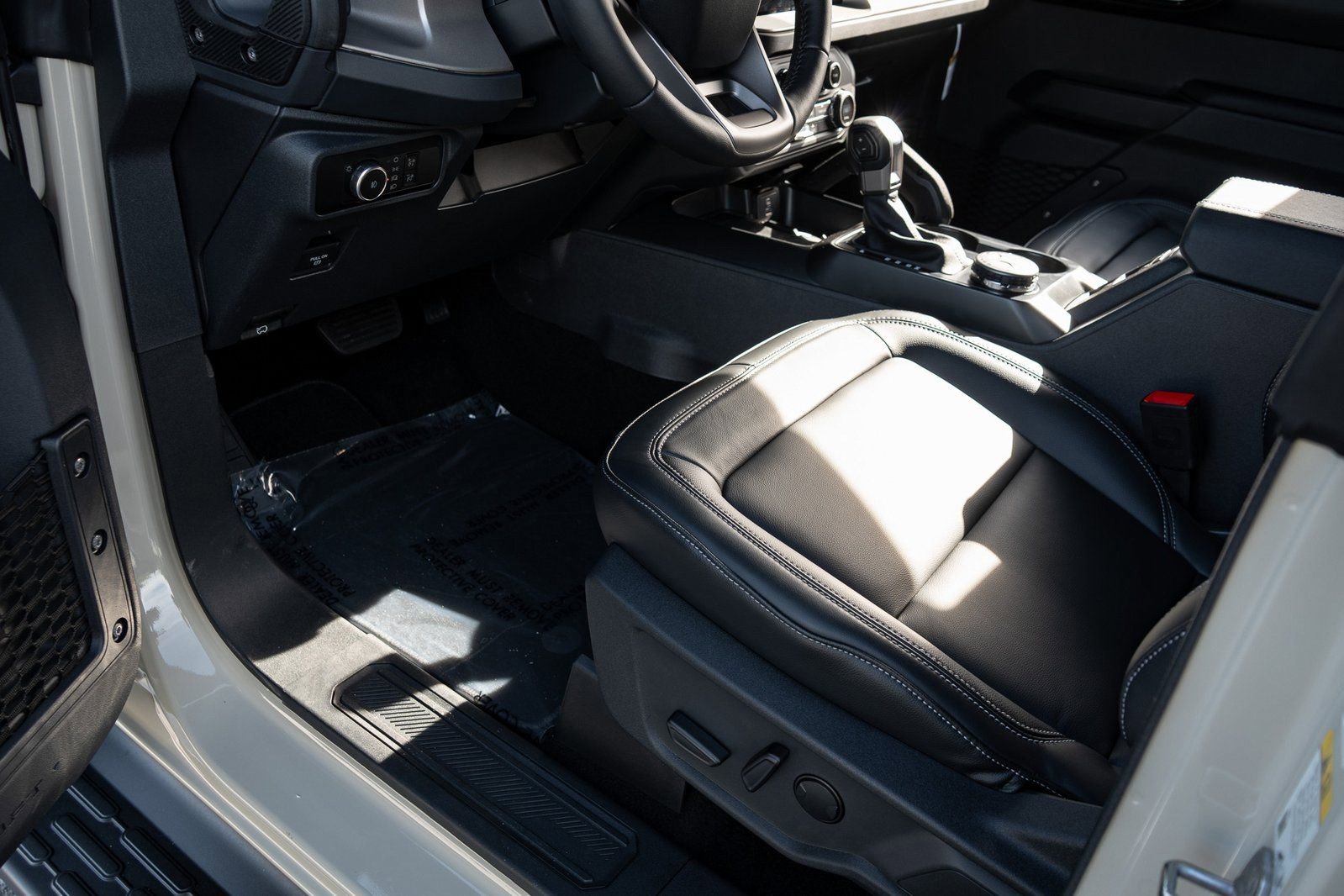 New 2025 Ford Bronco Outer Banks w/ Sasquatch Package image 17