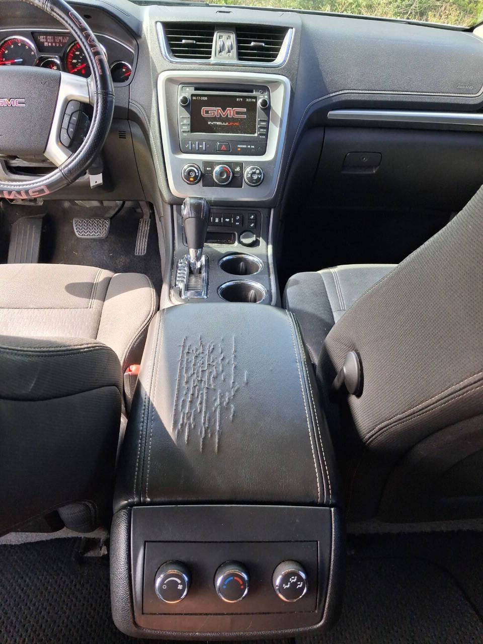 Used 2013 GMC Acadia SLE FWD image 16