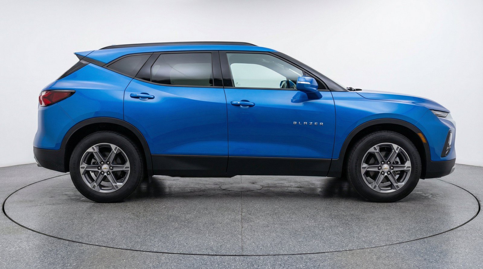 Used 2025 Chevrolet Blazer LT FWD image 11