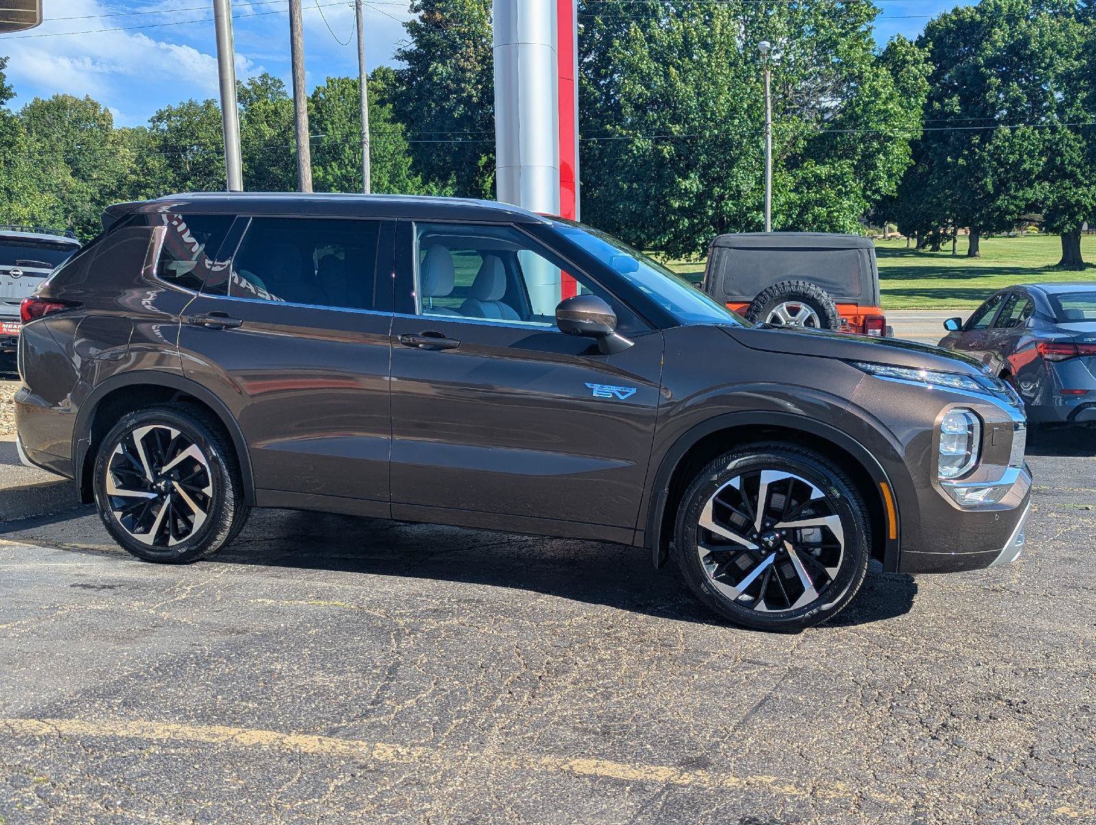 Used 2023 Mitsubishi Outlander SEL AWD/4WD image 13