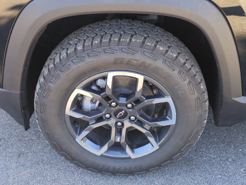 New 2027 Chevrolet Equinox ACTIV w/ Convenience Package III FWD image 11