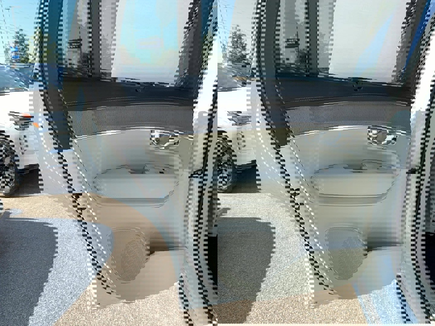 New 2026 Volvo XC90 B6 Ultra image 15