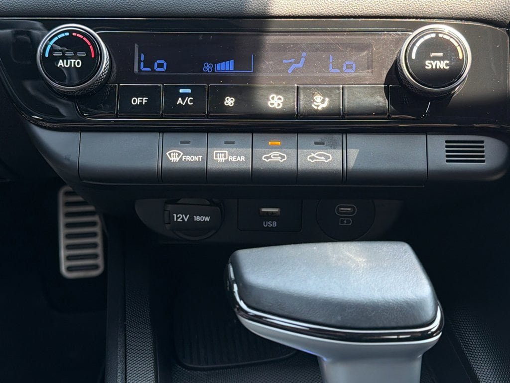 Certified 2025 Hyundai Elantra SEL FWD image 24