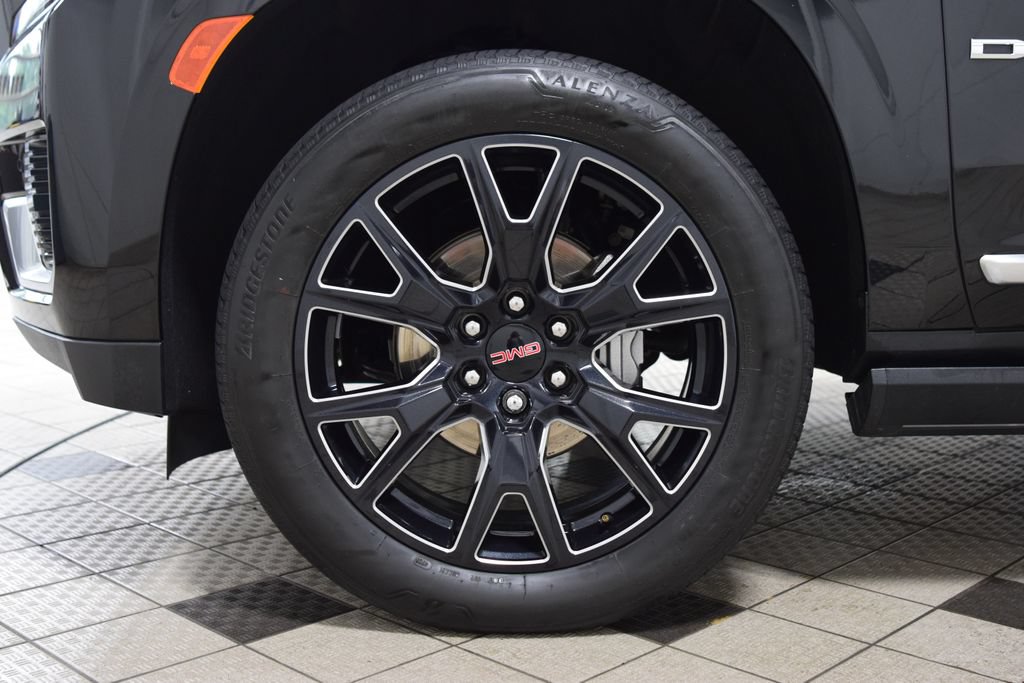 Used 2024 GMC Yukon XL Denali AWD/4WD image 30