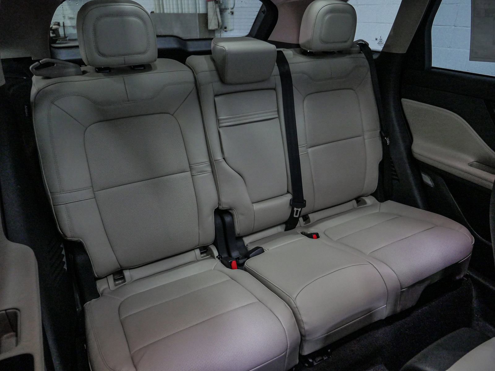 New 2025 Lincoln Corsair Reserve w/ Equipment Group 202A image 26