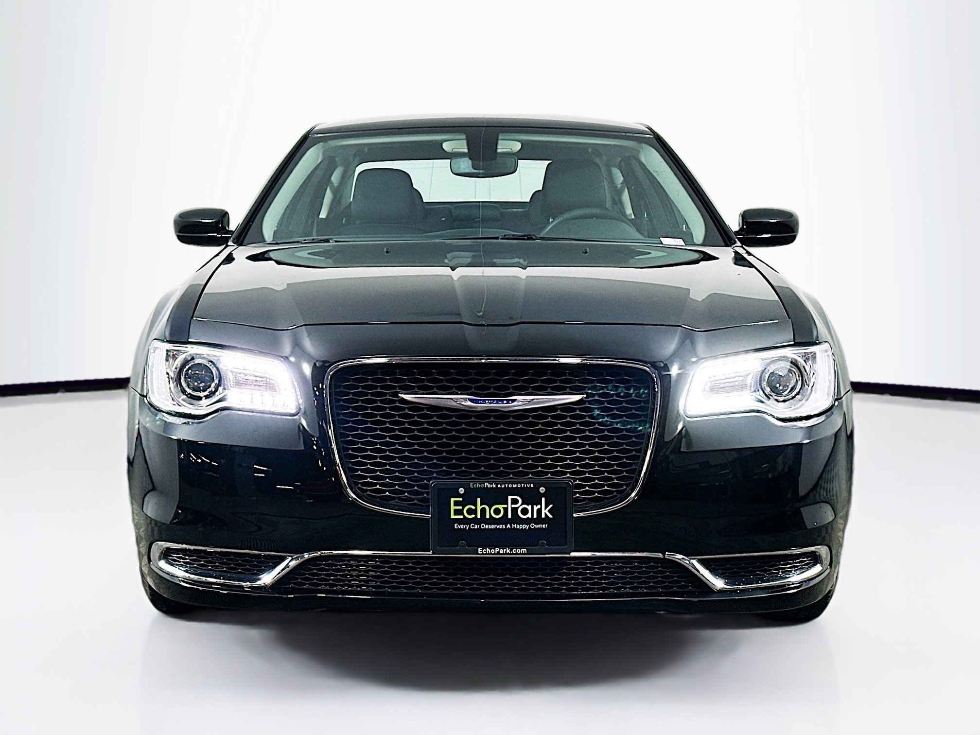 Used 2023 Chrysler 300 Touring image 2