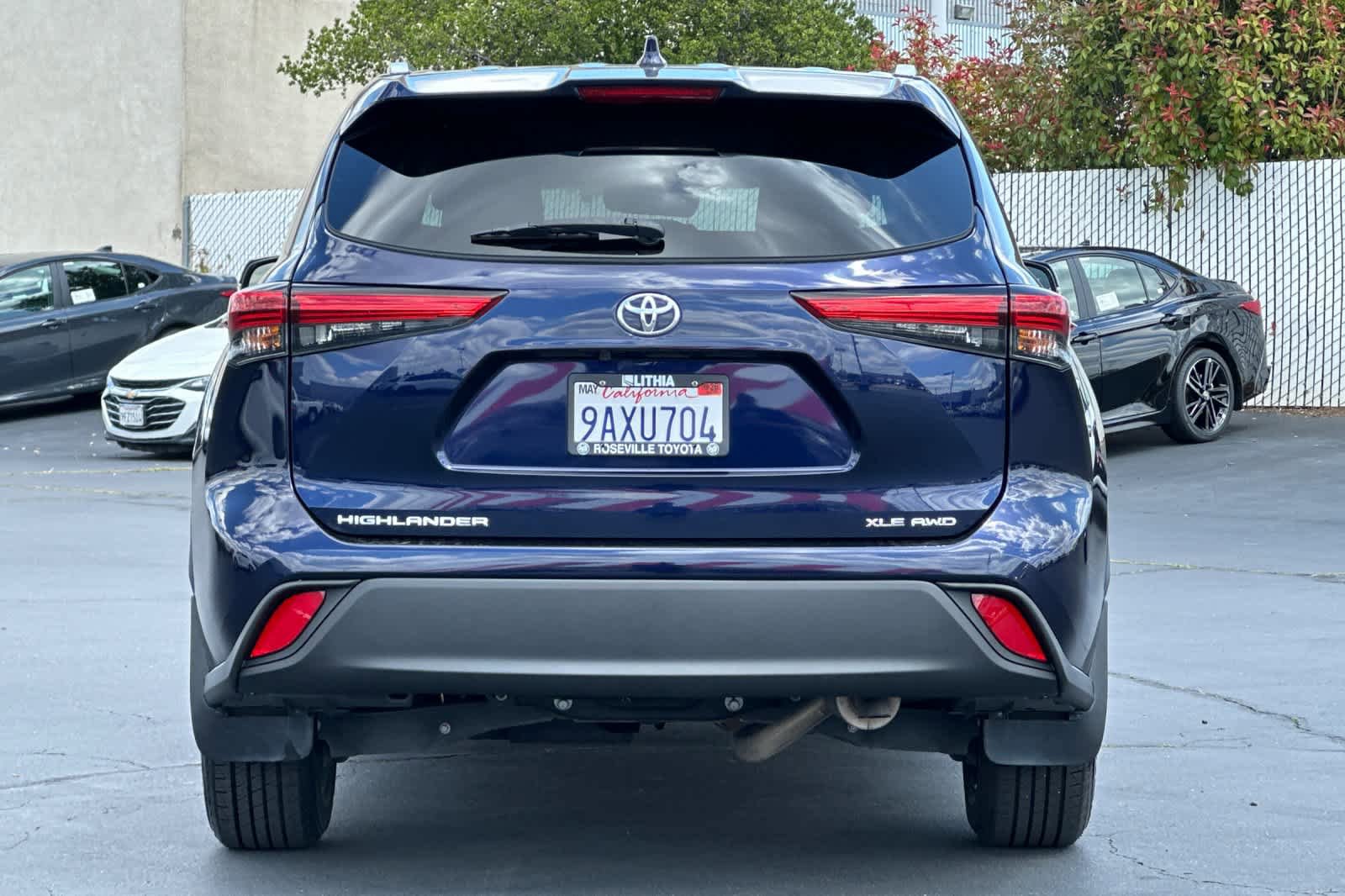 Used 2022 Toyota Highlander XLE AWD/4WD image 8