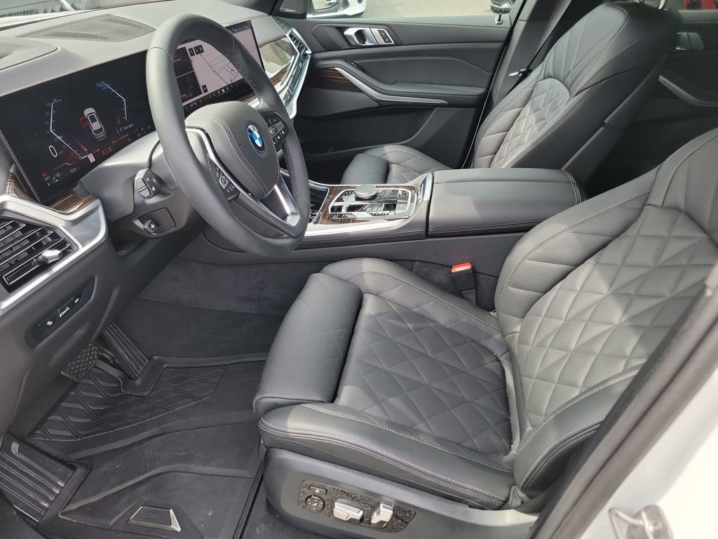 Certified 2025 BMW X5 xDrive50e w/ Premium Package image 8