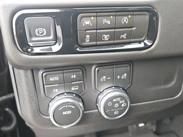 New 2026 GMC Yukon Denali w/ Sun & Power Step Package image 26