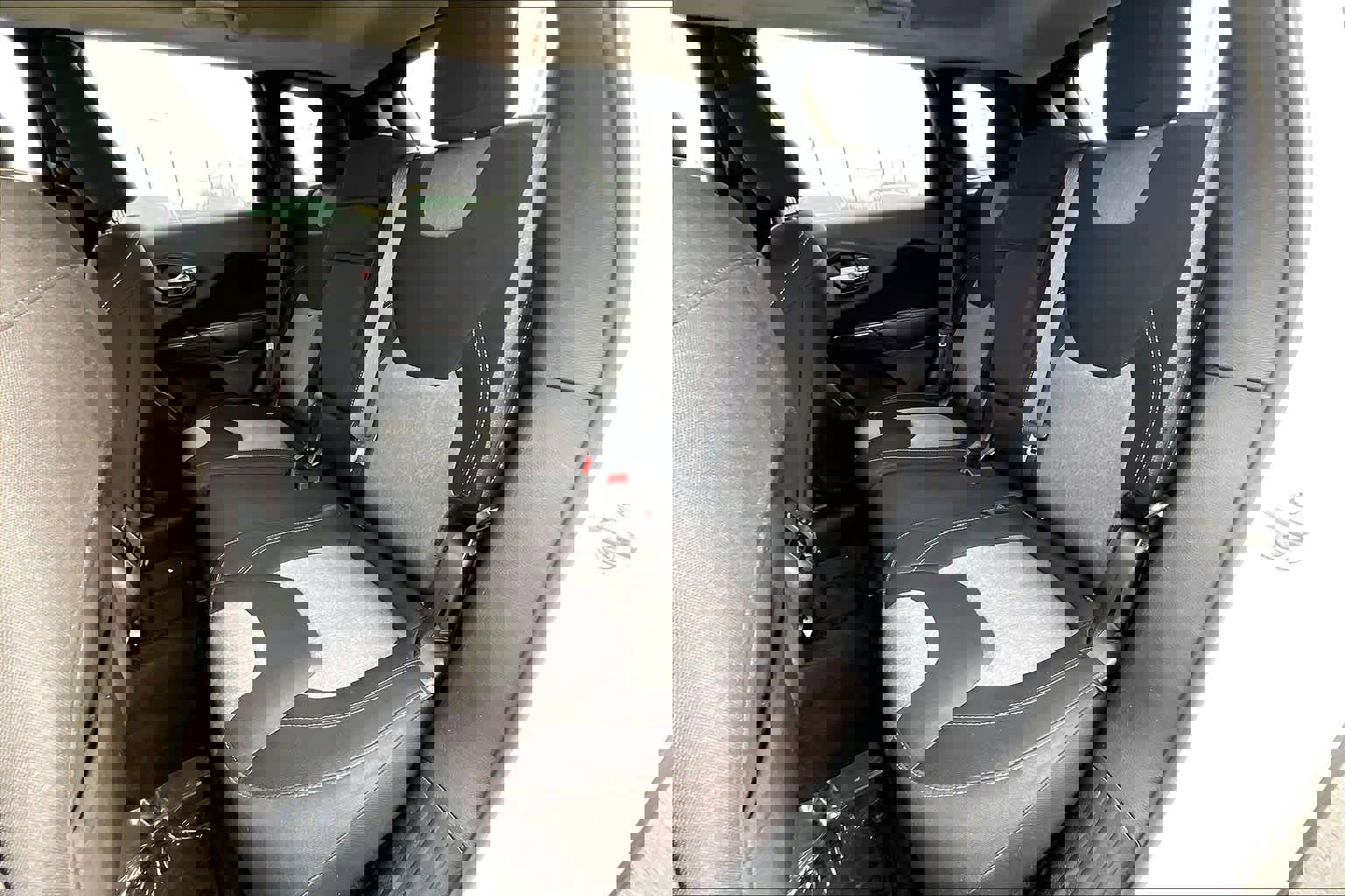 Used 2016 Jeep Cherokee Sport image 20