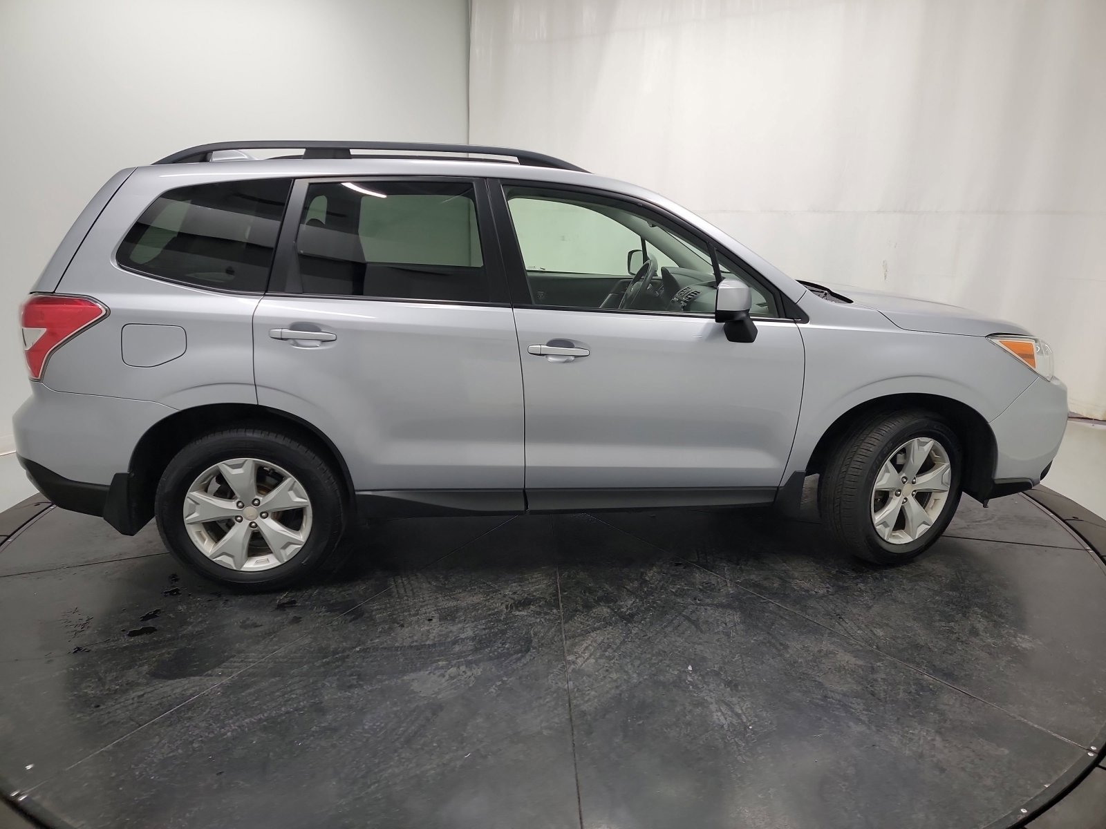 Used 2016 Subaru Forester 2.5i Premium w/ All-Weather Package image 11