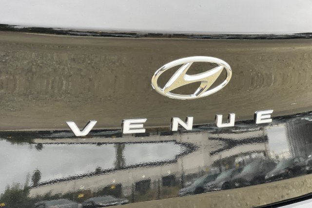 New 2026 Hyundai Venue SEL FWD image 8