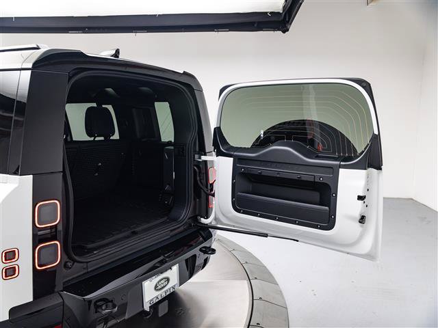 New 2026 Land Rover Defender 110 X-Dynamic SE AWD/4WD image 34