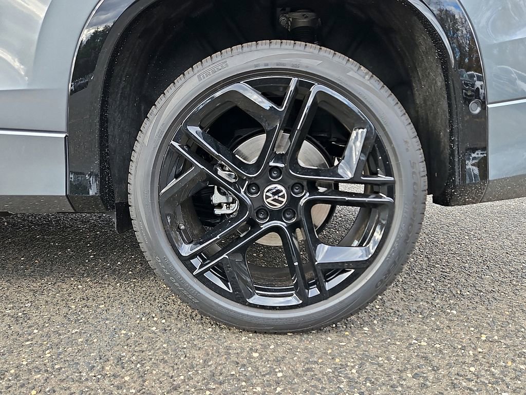 New 2026 Volkswagen Tiguan SE R-Line image 8