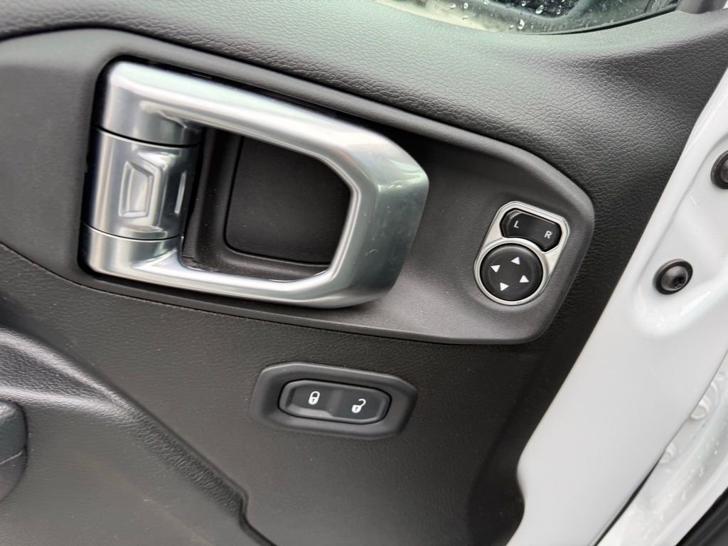 Used 2024 Jeep Gladiator Sport image 11