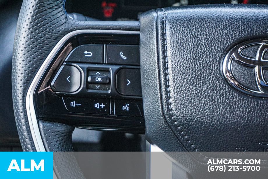 Used 2025 Toyota Sequoia Platinum AWD/4WD image 31