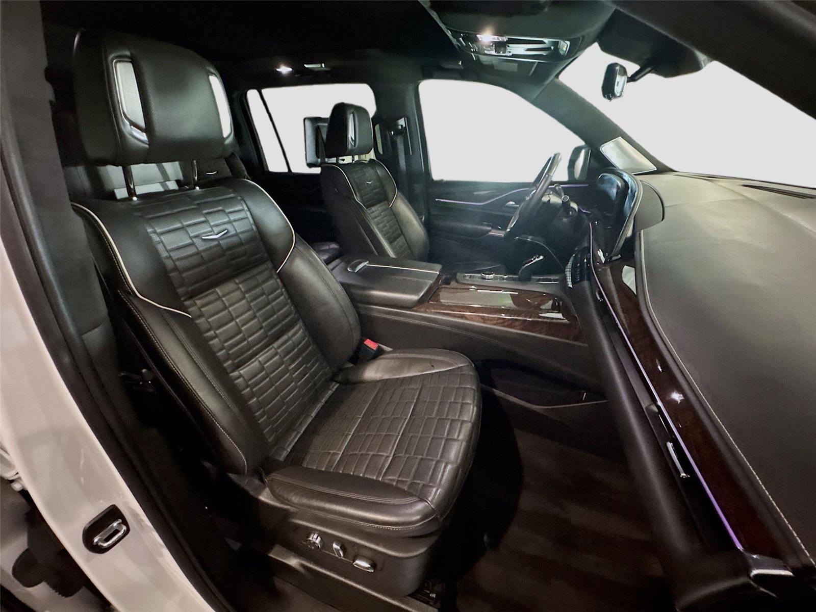 Used 2023 Cadillac Escalade ESV Sport Platinum w/ LPO, ONYX Package AWD/4WD image 26