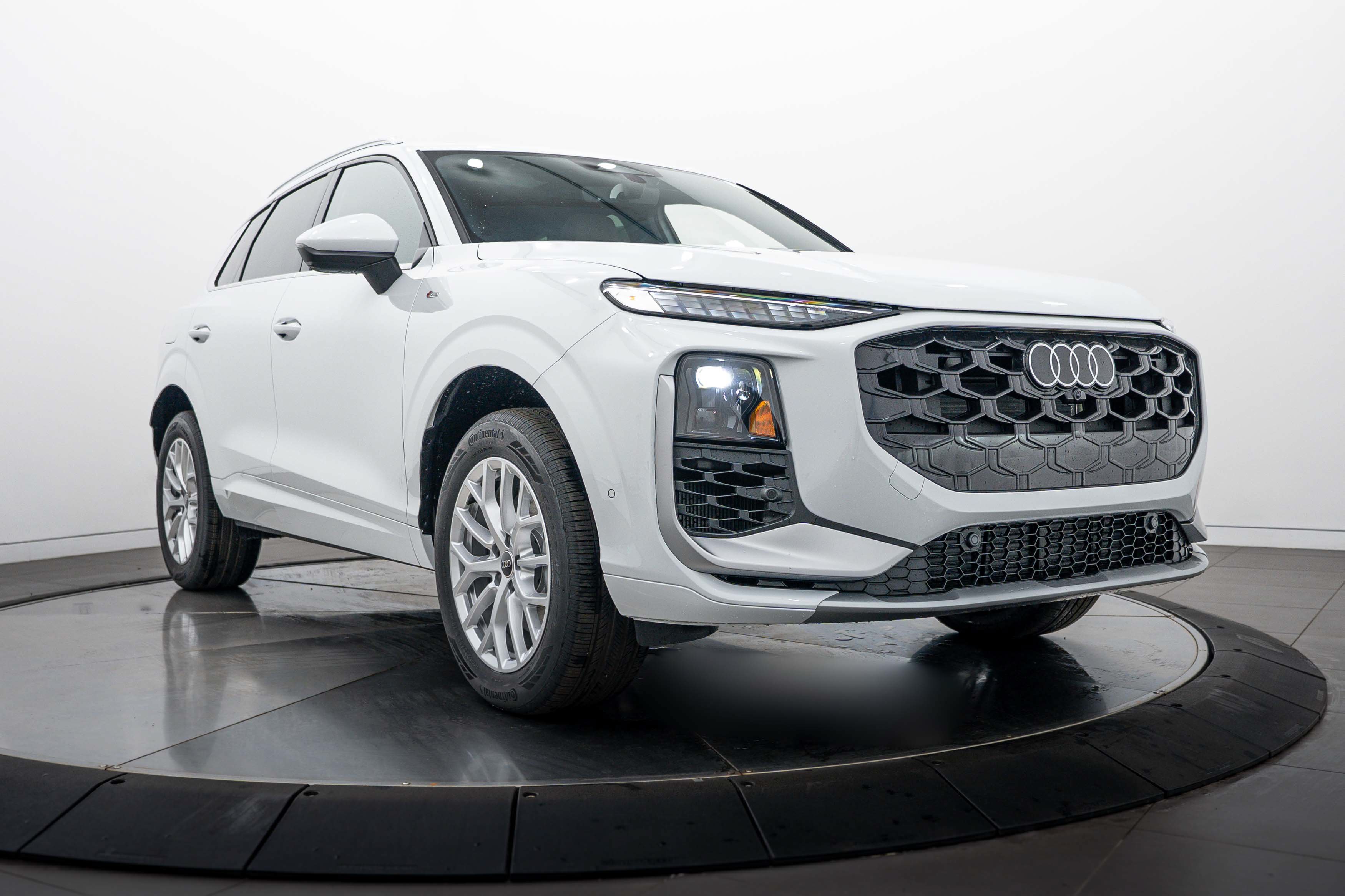 New 2026 Audi Q3 quattro 2.0T AWD/4WD image 1