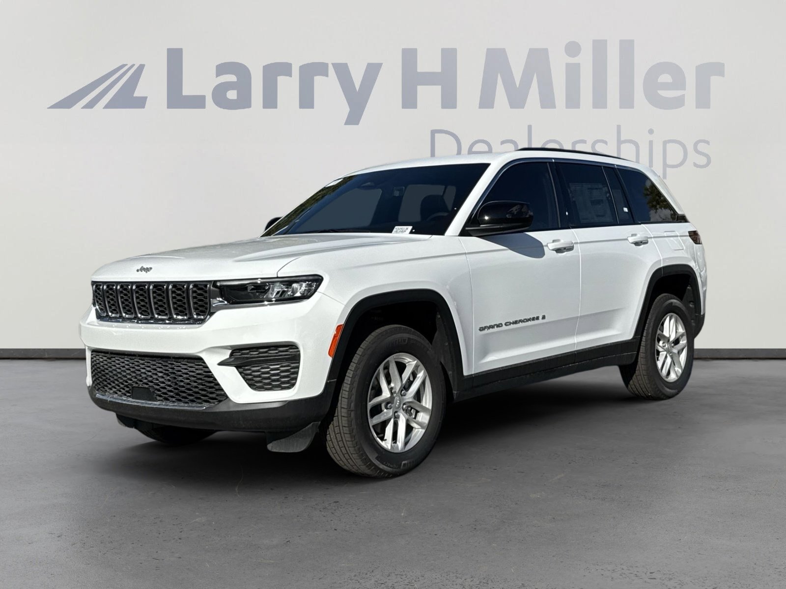 New 2025 Jeep Grand Cherokee Laredo X w/ Trailer Tow Package