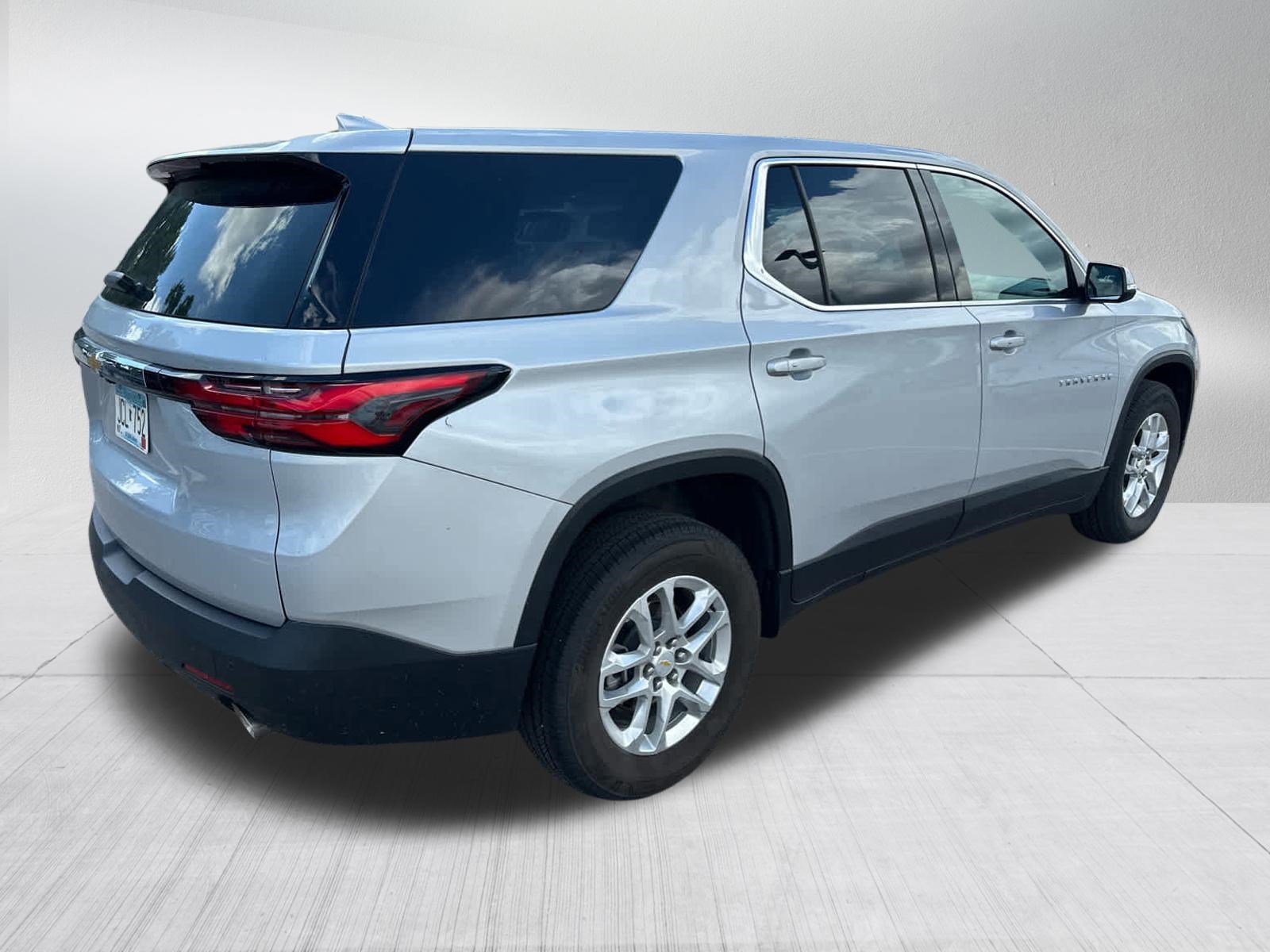 Used 2022 Chevrolet Traverse LS AWD/4WD image 7