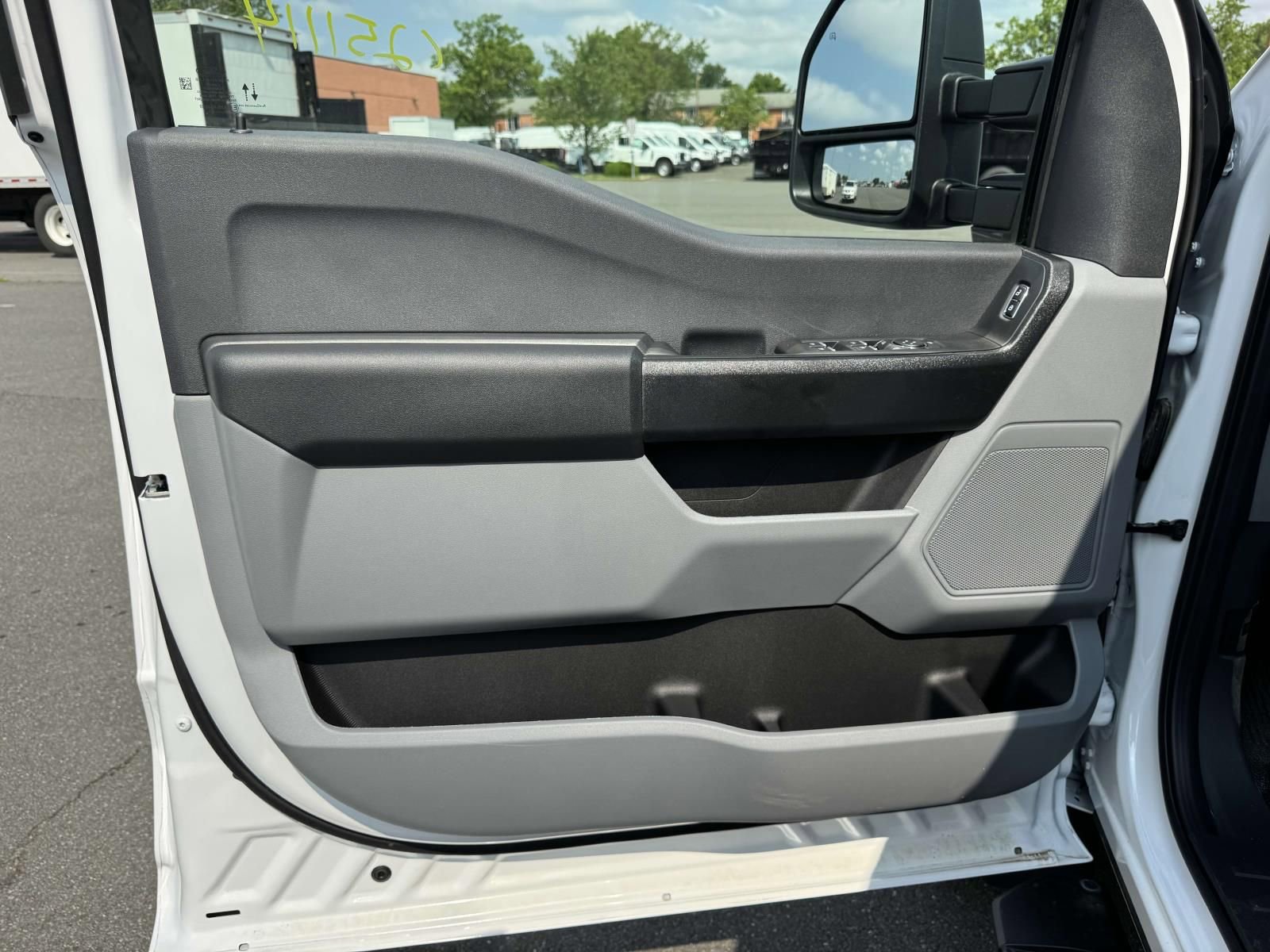 New 2025 Ford F550 4x4 Crew Cab Super Duty image 9