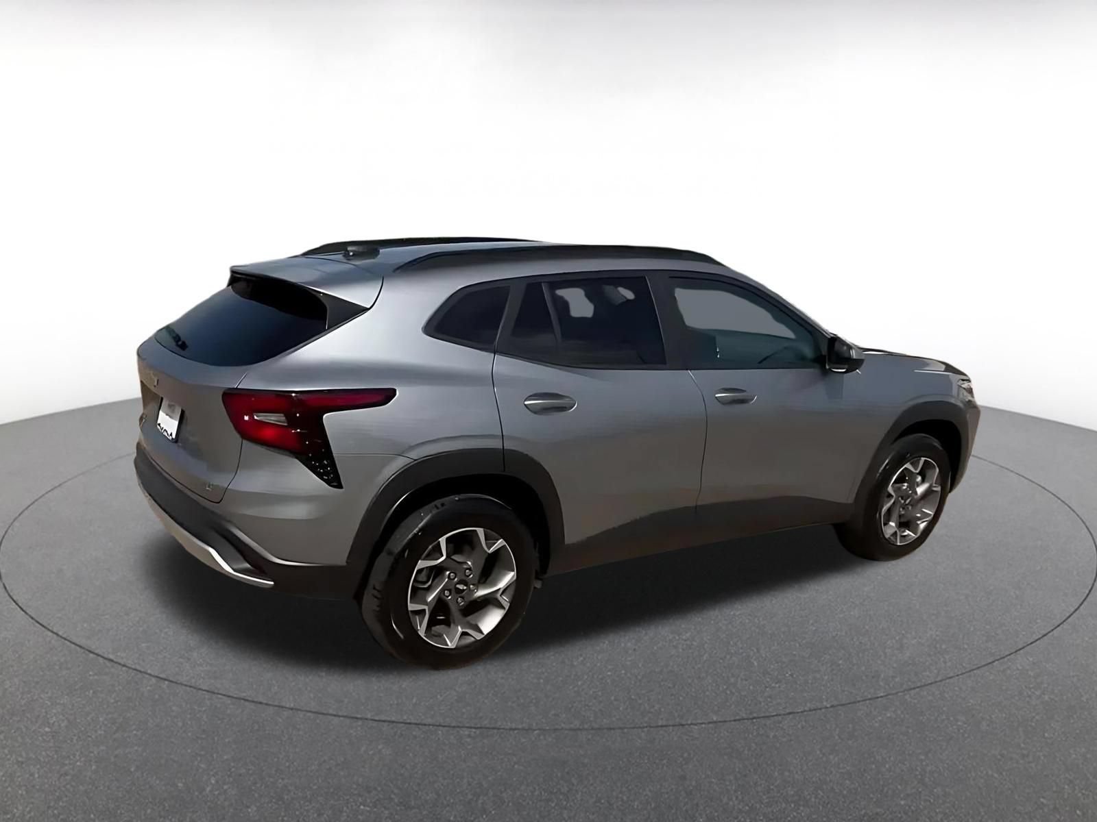 Used 2025 Chevrolet Trax LT FWD image 10