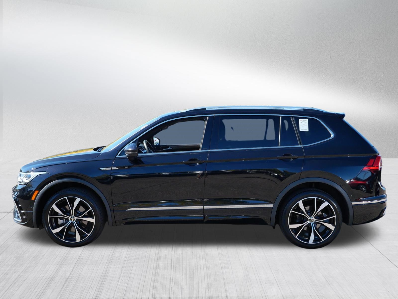 Certified 2024 Volkswagen Tiguan SEL R-Line AWD/4WD image 4